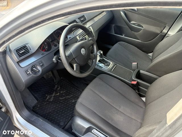 Volkswagen Passat 2.0 TDI DPF DSG Trendline - 9