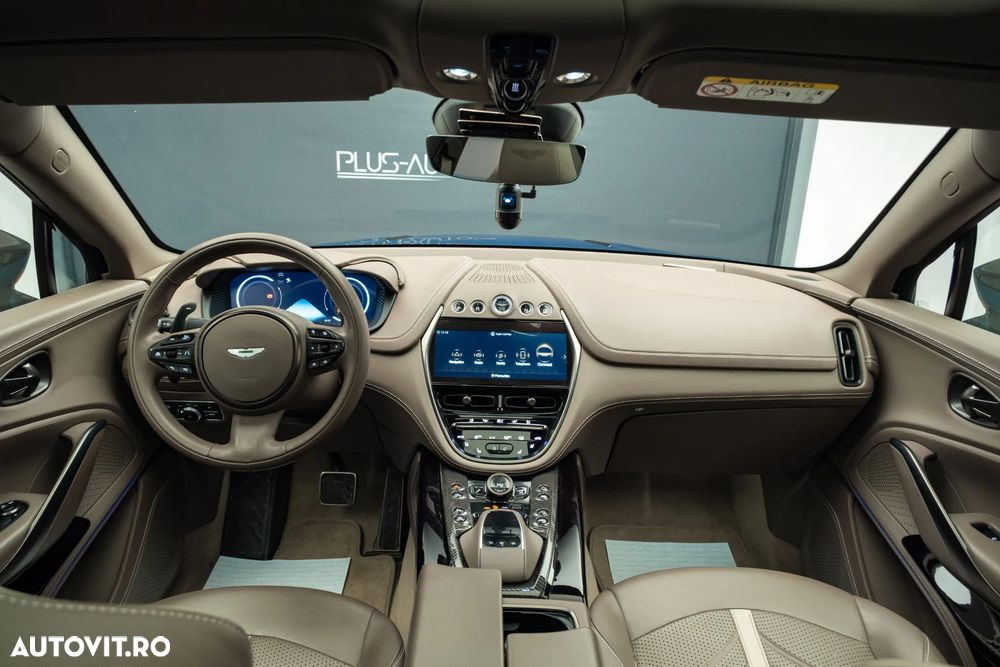 Aston Martin DBX - 14