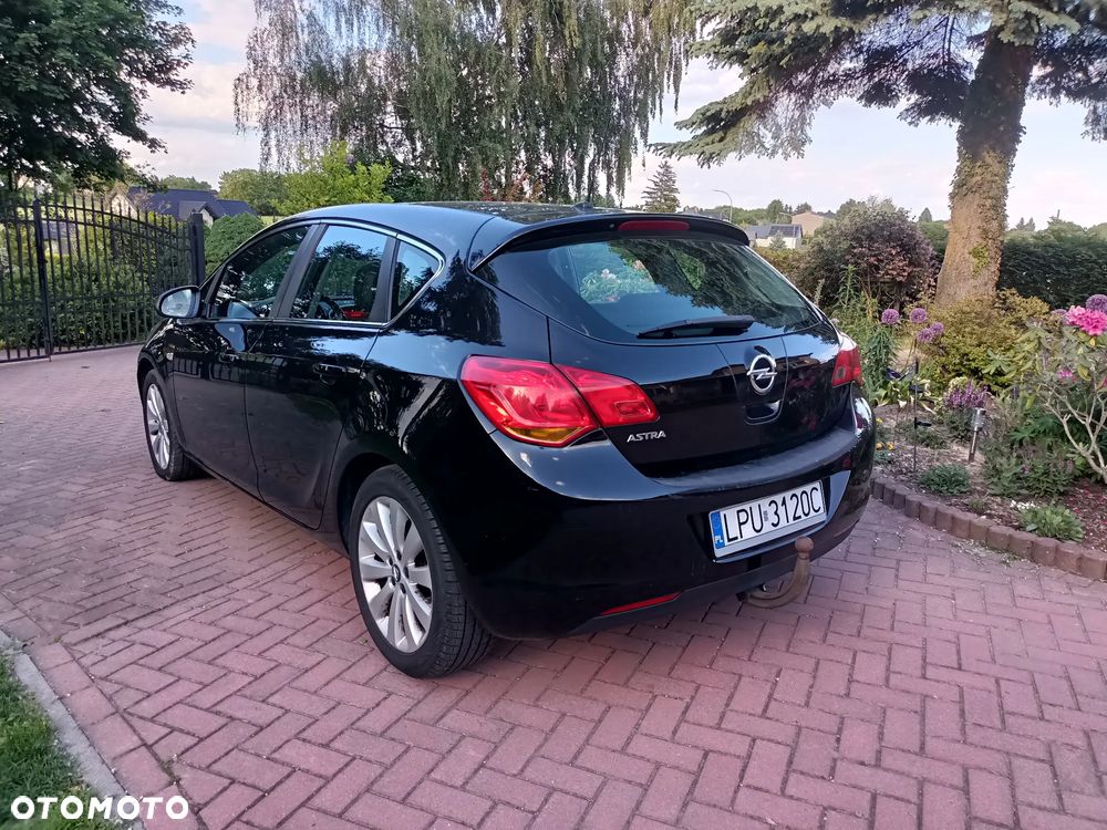 Opel Astra 1.6 Design Edition - 4