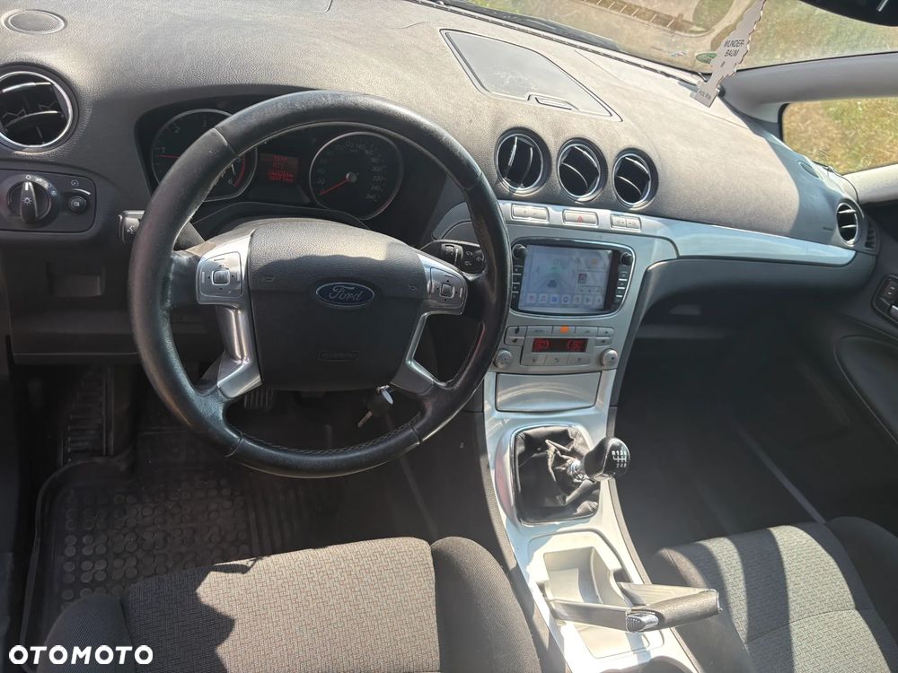 Ford S-Max - 13