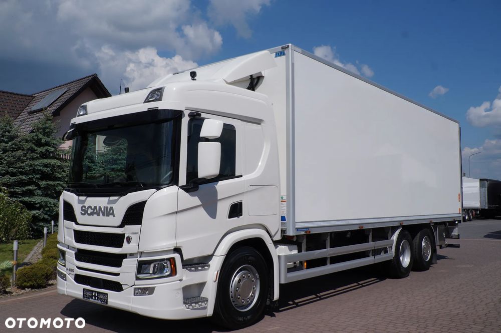 Scania P 450 6x2 CHŁODNIA KONTENER 8.45 m 21 PALET OŚ SKRĘTNA WINDA - 1