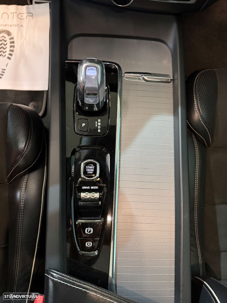 Volvo XC 60 2.0 T8 PHEV R-Design AWD - 16