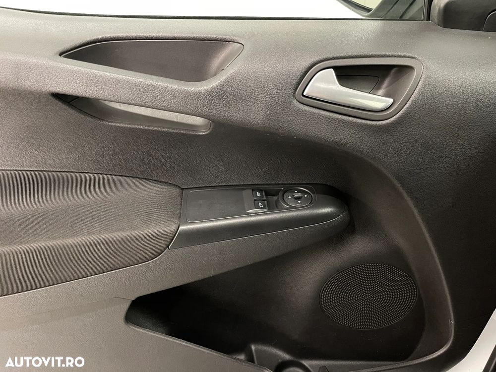 Ford Transit Courier - 15