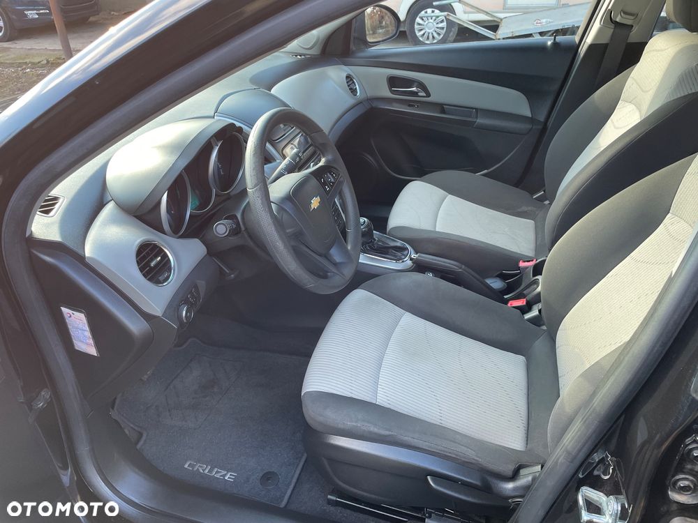 Chevrolet Cruze 1.7 LT - 11