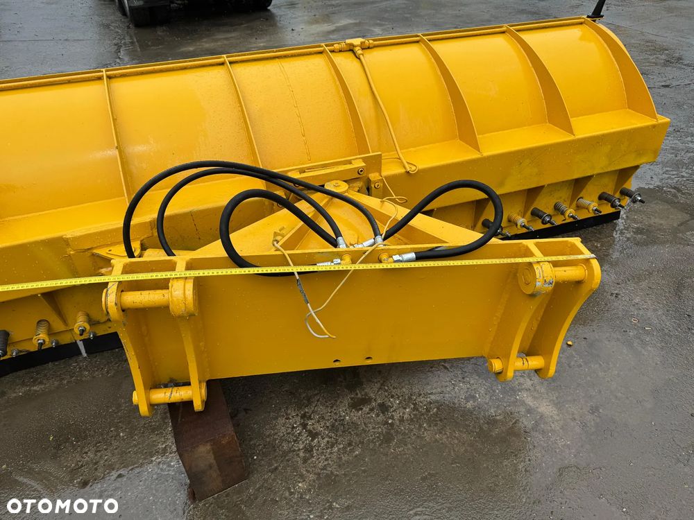 Caterpillar - 12