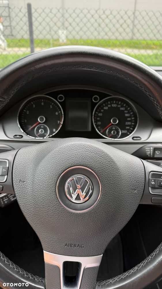 Volkswagen Passat - 18