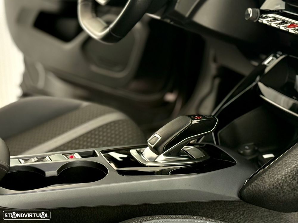 Peugeot 2008 1.5 BlueHDi Allure EAT8 - 24