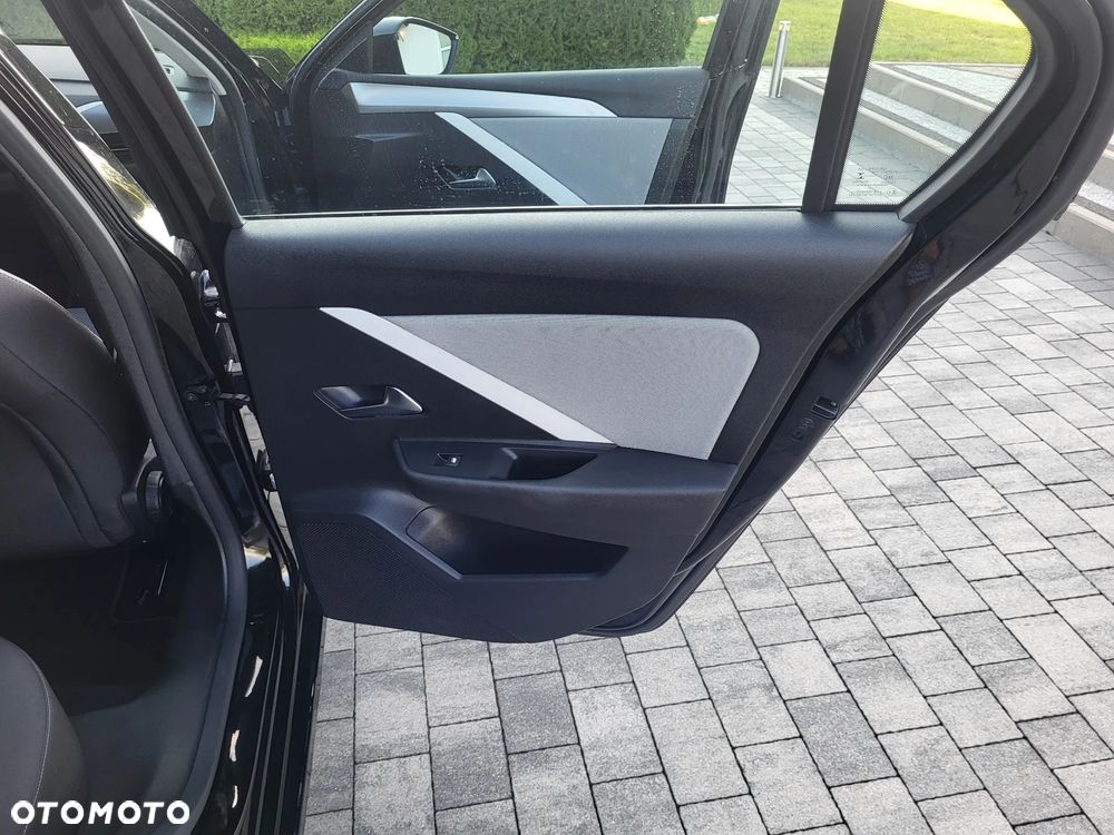 Opel Astra 1.2 Turbo Business Edition - 18