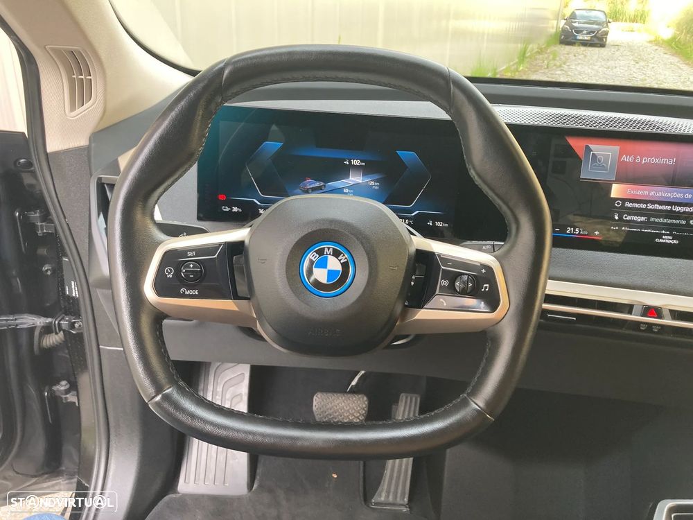 BMW iX — fotografia 18