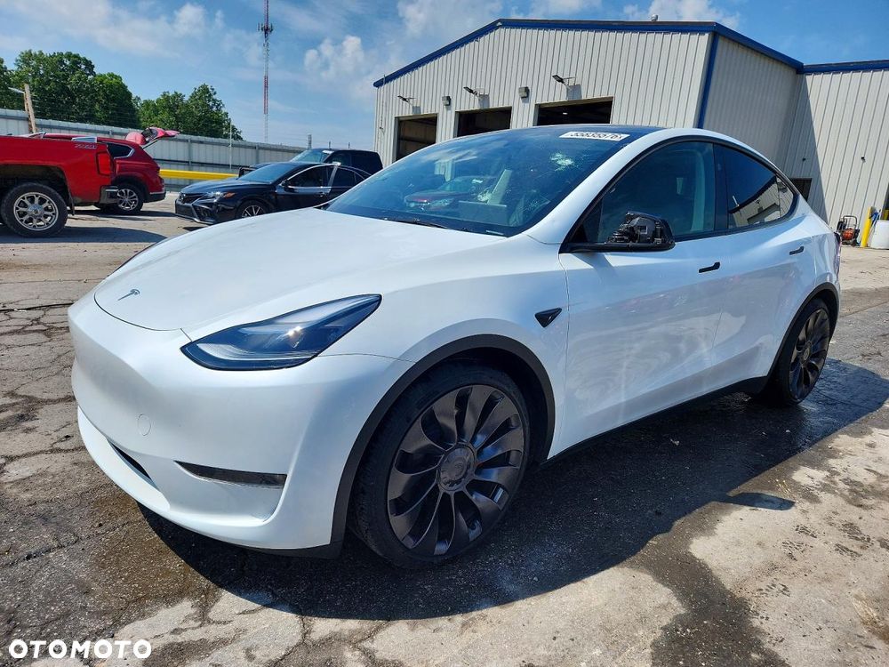 Tesla Model Y - 1