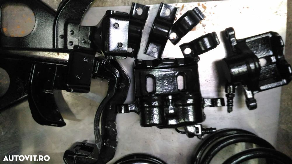 Mitsubishi Pajero - 20