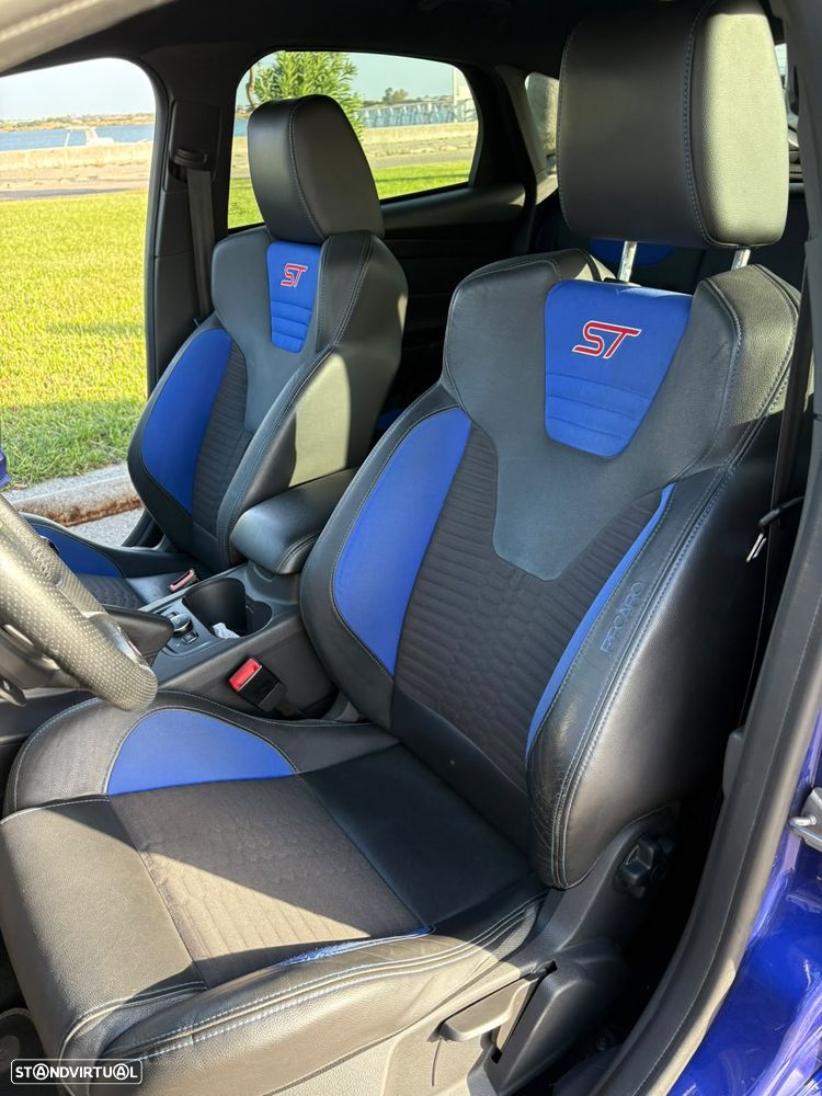 Ford Focus 2.0 EcoBoost ST c/ Pack Pele Desportiva - 6