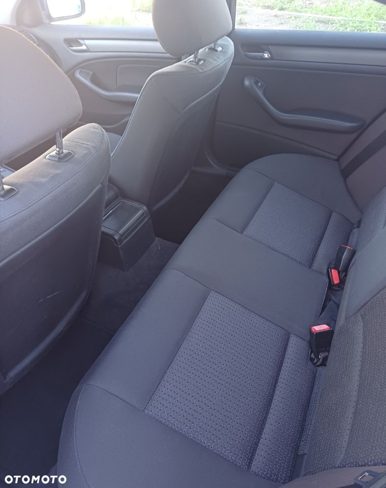 BMW Seria 3 318i - 7