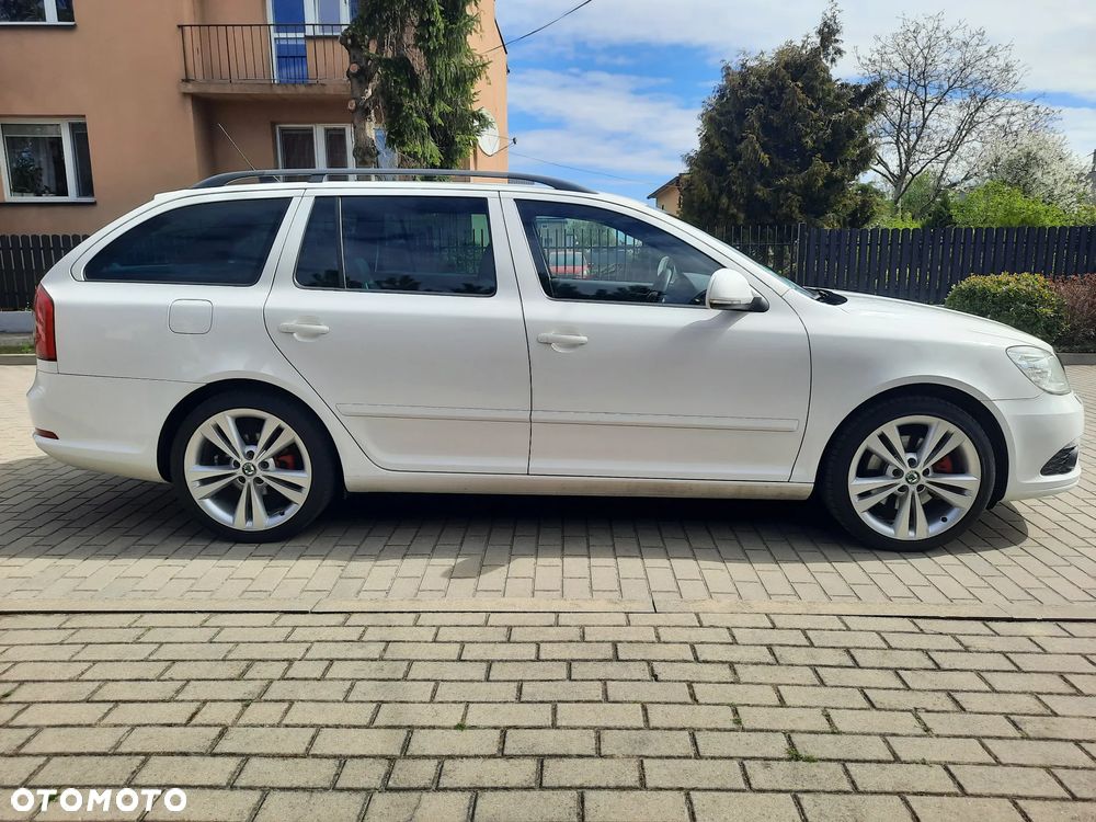 Skoda Octavia 2.0 TDI CR DPF RS - 8