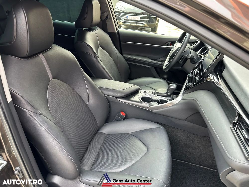 Toyota Camry Executive - 16