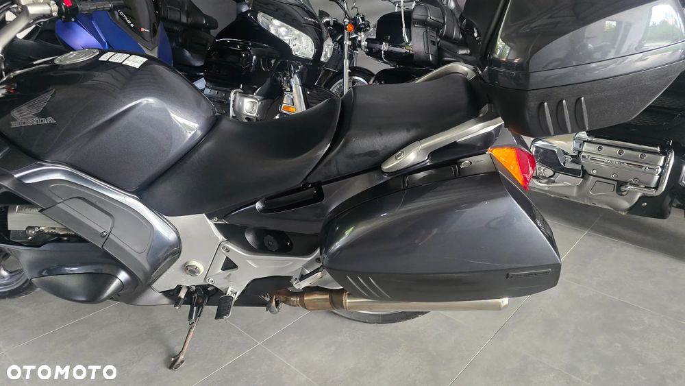 Honda ST - 9