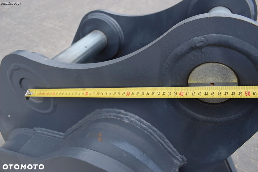 Wąska łyżka kopiąca z zębami Strickland 75 cm złącze typu Miller Ø80 - 14
