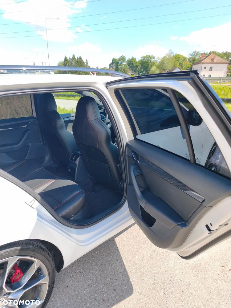 Skoda Octavia 2.0 TSI RS - 20