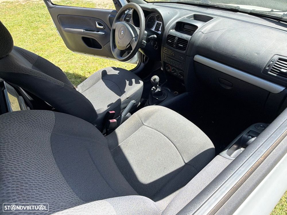 Renault Clio - 25