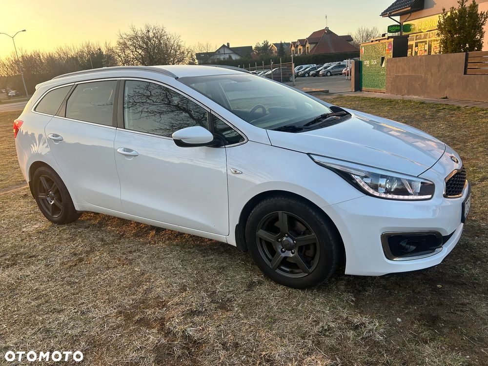 Kia Ceed 1.6 CRDi 136 ISG Platinum Edition - 12