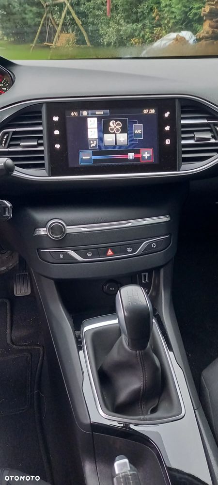 Peugeot 308 1.2 PureTech Allure S&S - 2