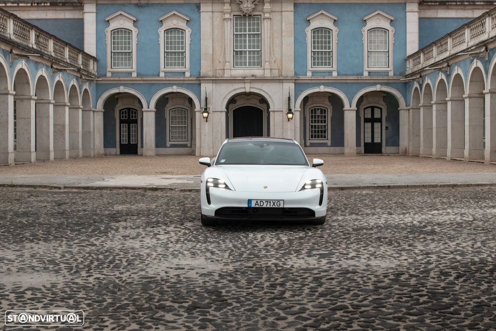 Porsche Taycan - 8