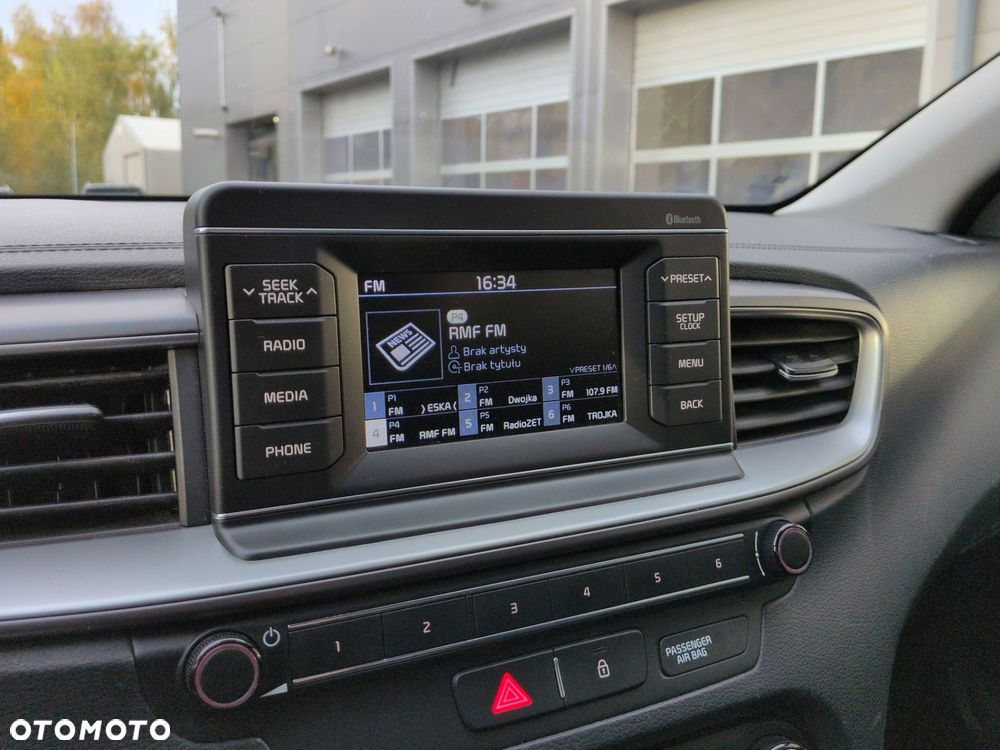 Kia Ceed - 11
