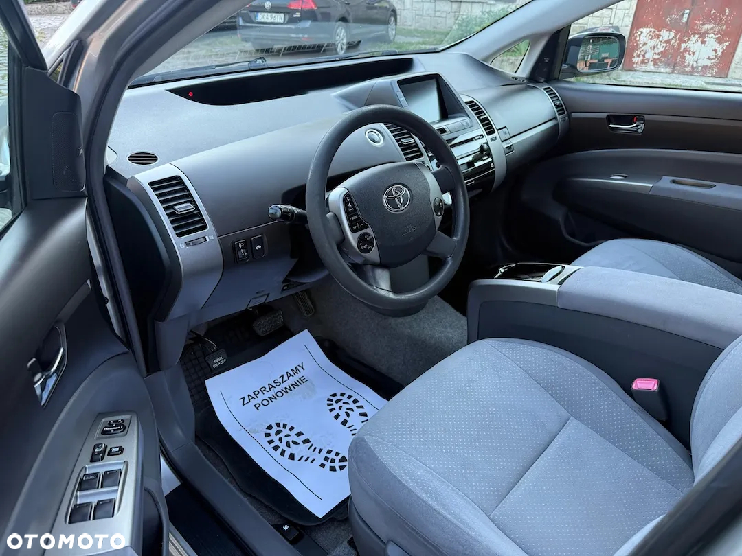 Toyota Prius (Hybrid) - 20