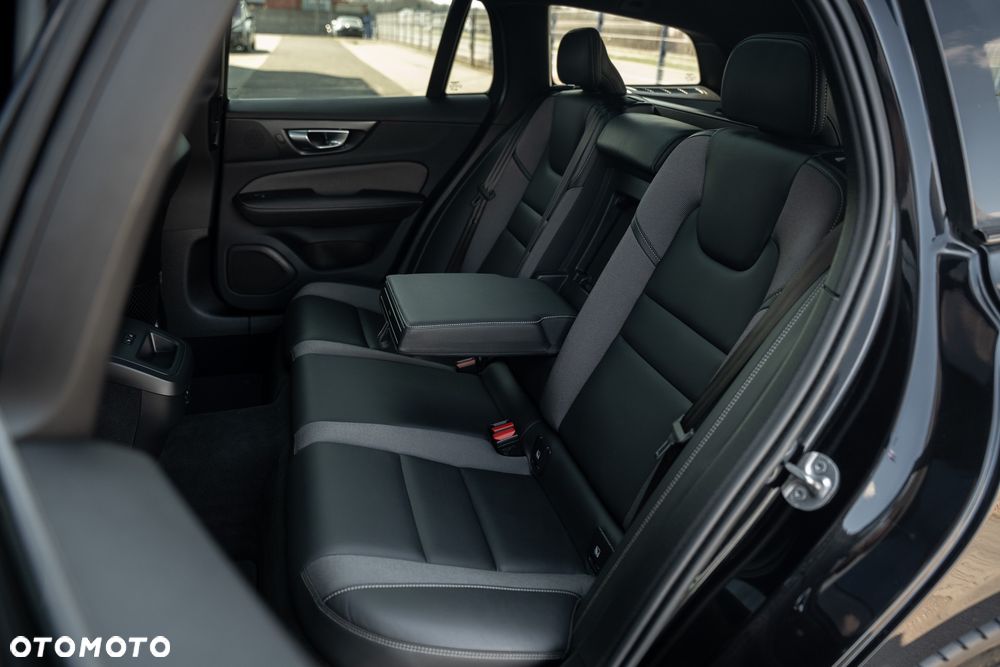 Volvo V60 B4 B DKG Ultimate Dark - 35