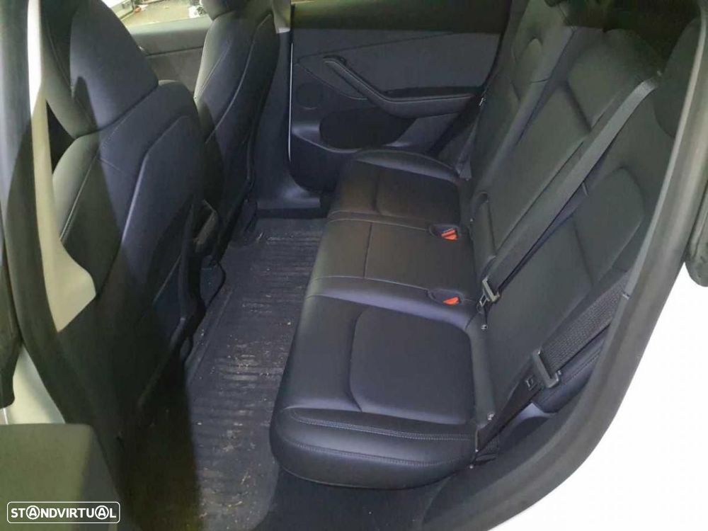 Tesla Model Y Long Range Dual Motor AWD - 4