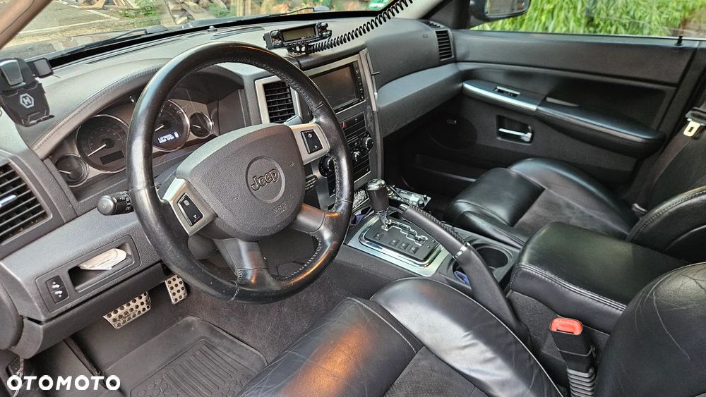 Jeep Grand Cherokee - 16