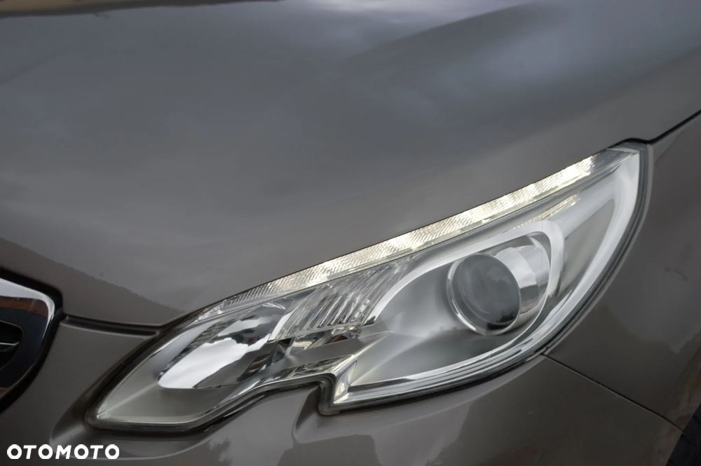 Peugeot 2008 - 8