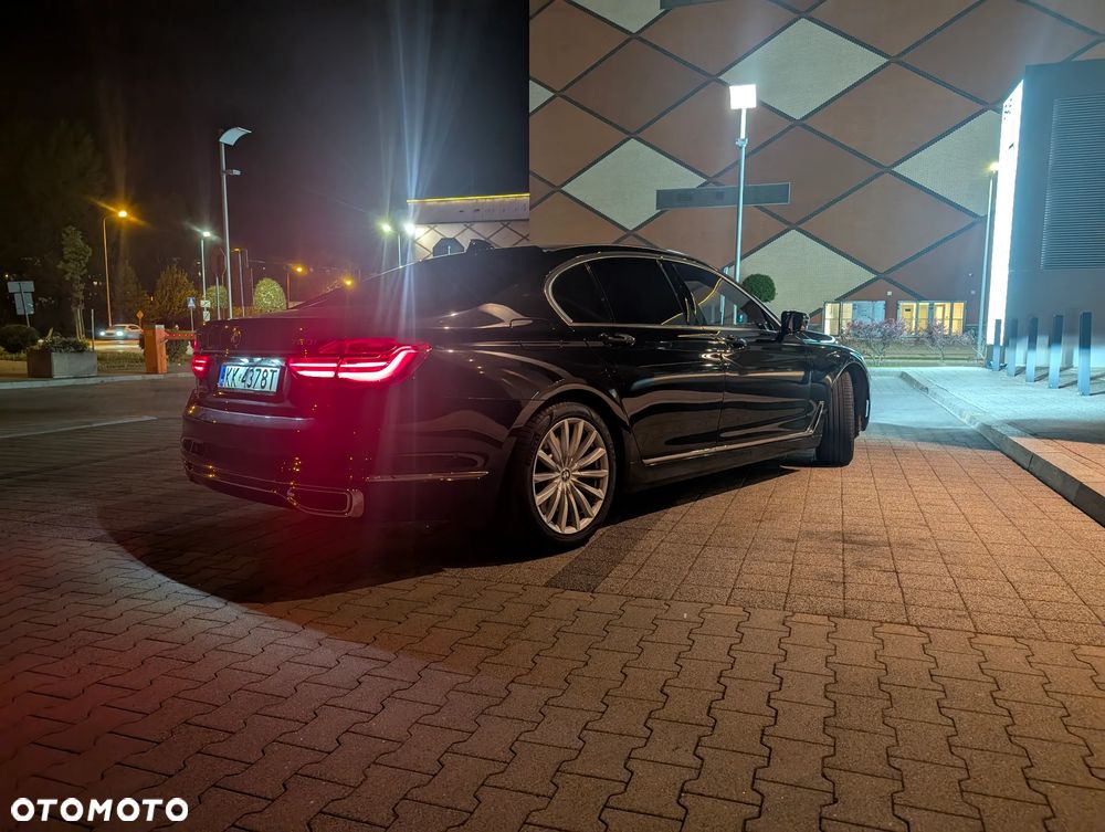 BMW Seria 7 750i xDrive - 6