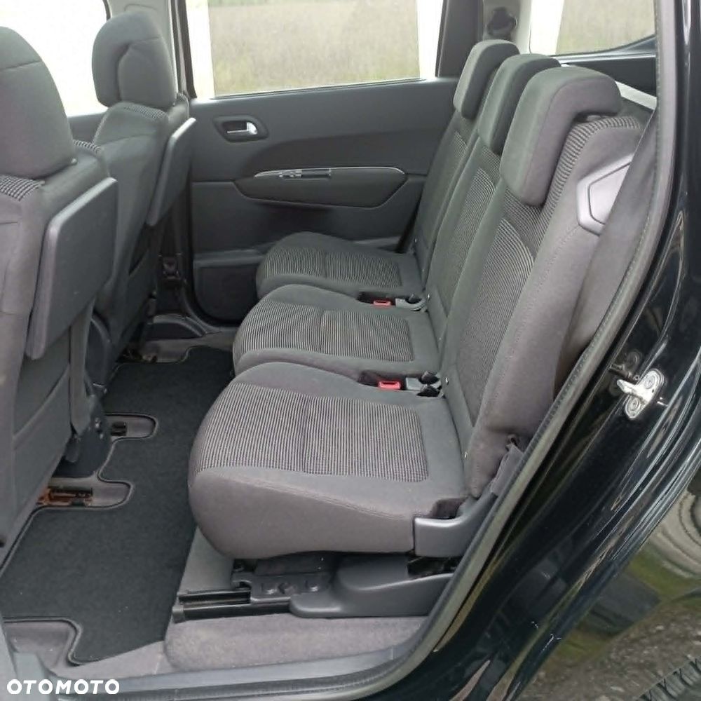 Peugeot 5008 1.6 THP Family 7os - 17