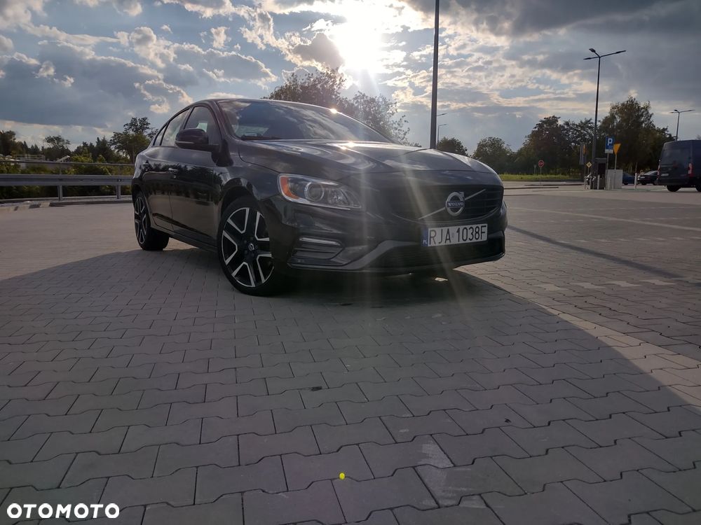 Volvo S60 T5 Drive-E Dynamic Edition (Kinetic) - 3