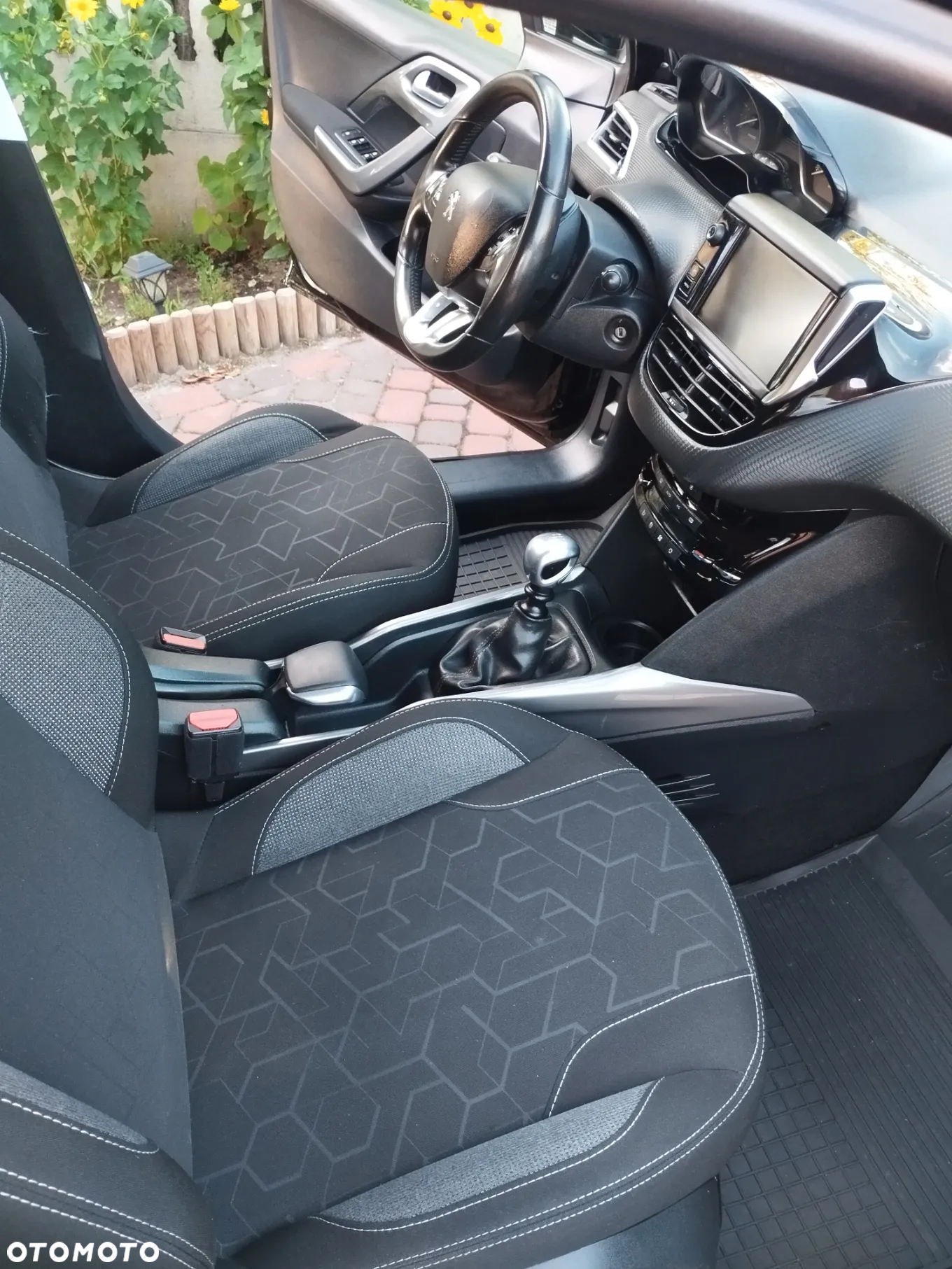 Peugeot 2008 1.6 e-HDi Allure S&S - 14