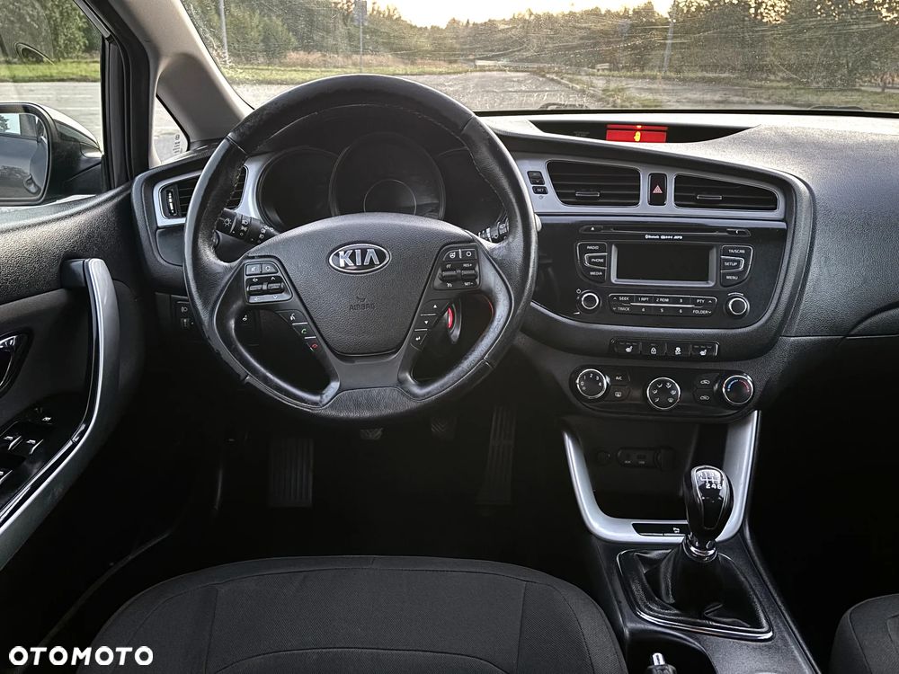 Kia Ceed 1.4 CVVT Dream Team Edition - 18