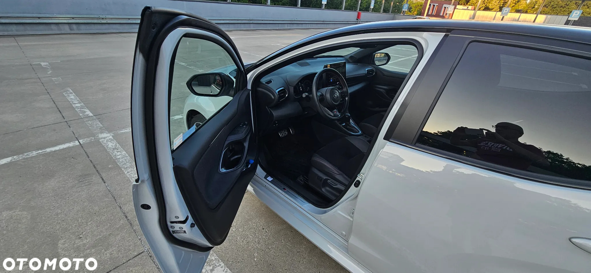 Toyota Yaris Hybrid 1.5 GR Sport - 24