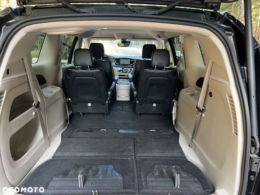 Chrysler Pacifica - 17