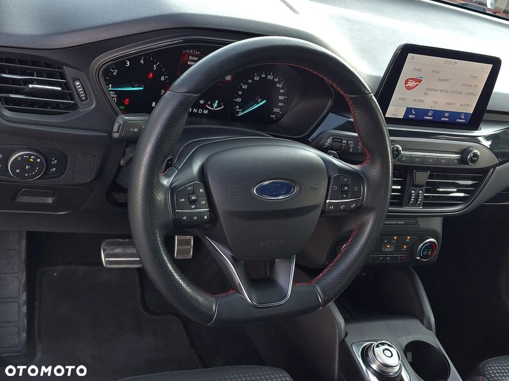 Ford Focus 1.0 EcoBoost Hybrid ST-LINE - 21