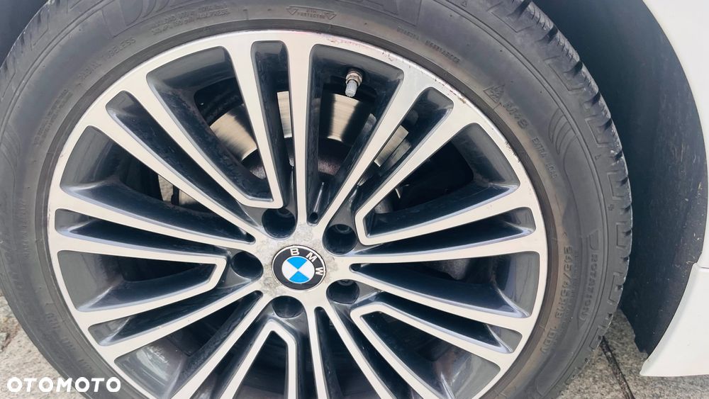 BMW Seria 5 518d - 24