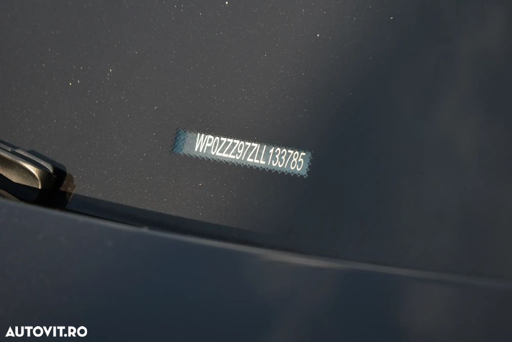 Porsche Panamera 4 E-Hybrid - 32
