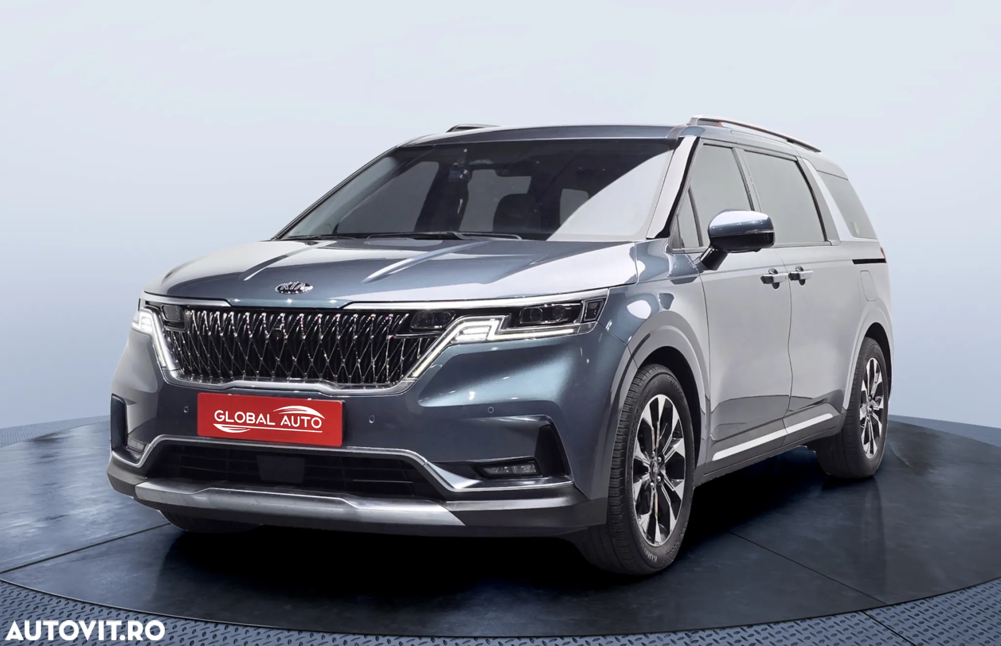 Kia Carnival - 2