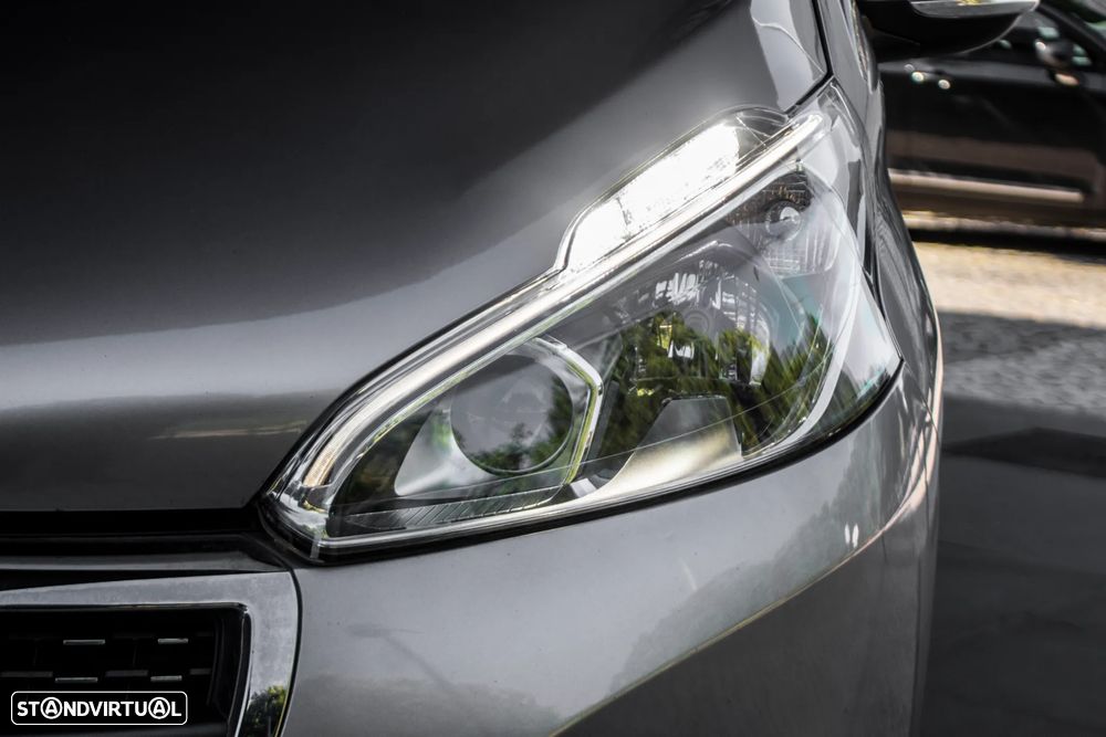 Peugeot 208 1.2 PureTech Signature - 8