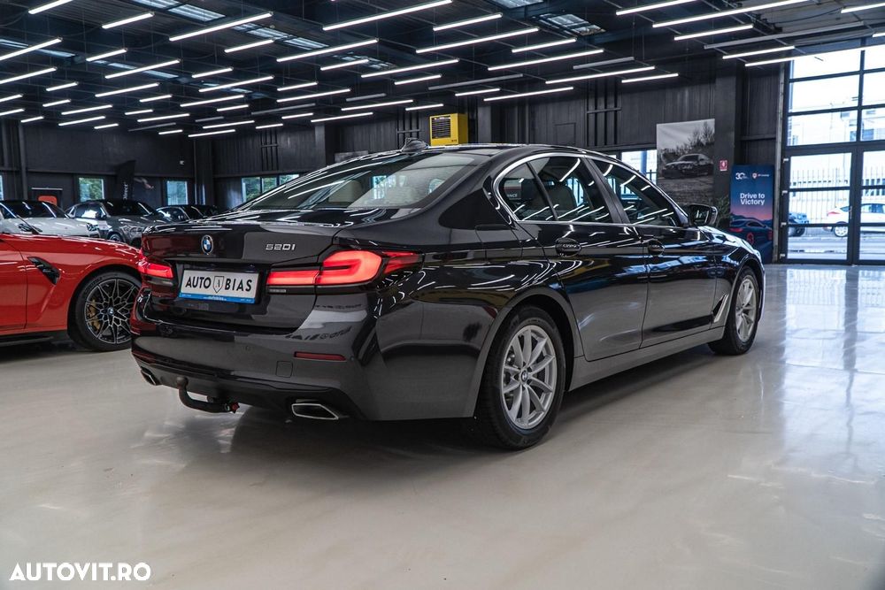 BMW Seria 5 520i Aut. Luxury Line - 8