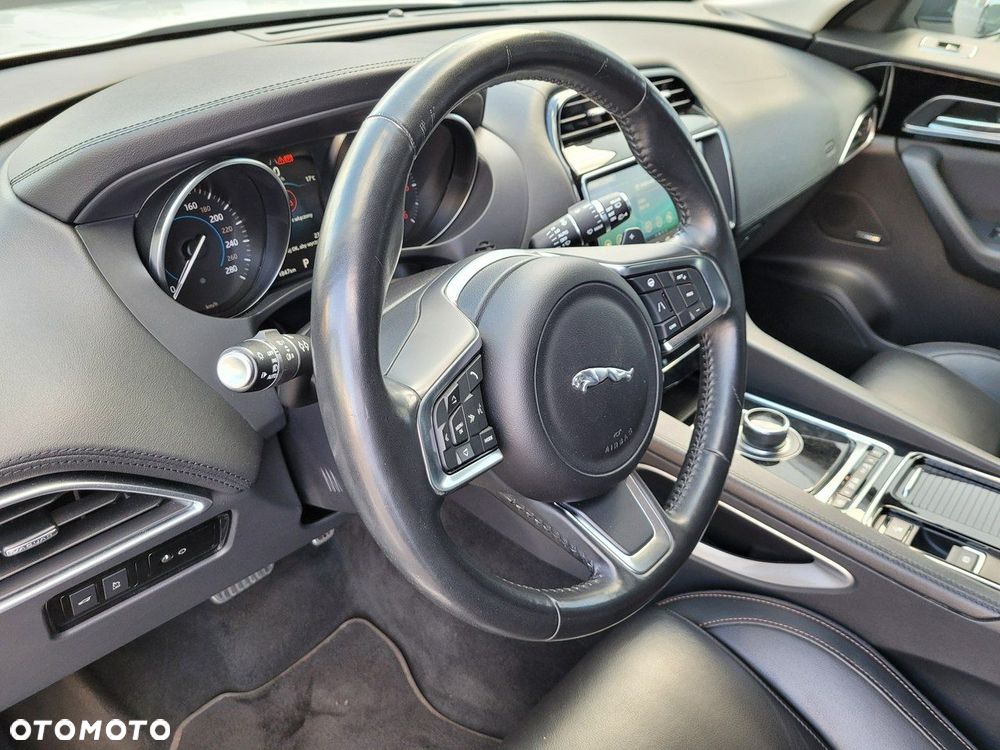 Jaguar F-Pace - 17