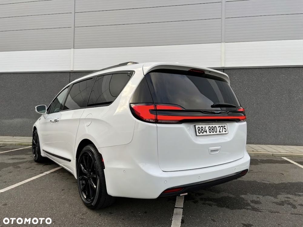 Chrysler Pacifica - 11