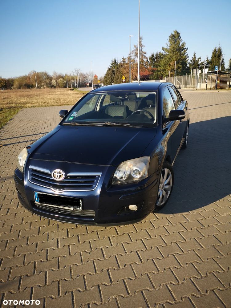 Toyota Avensis 1.8 VVT-i Sol - 1