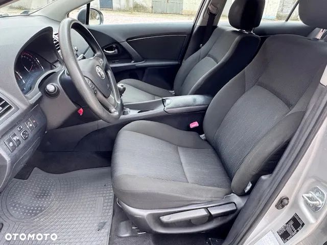 Toyota Avensis - 9