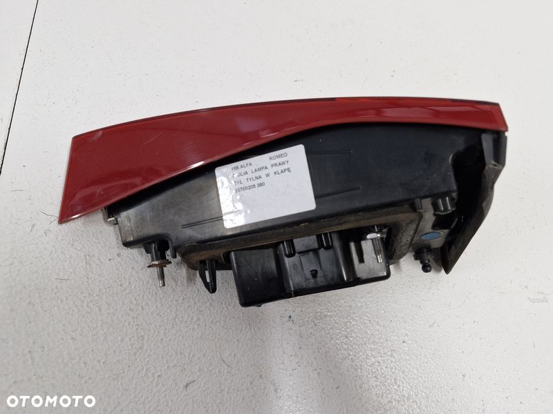 ALFA ROMEO GIULIA LAMPA PRAWY TYŁ PRAWA TYLNA W KLAPĘ 20700205 - 6